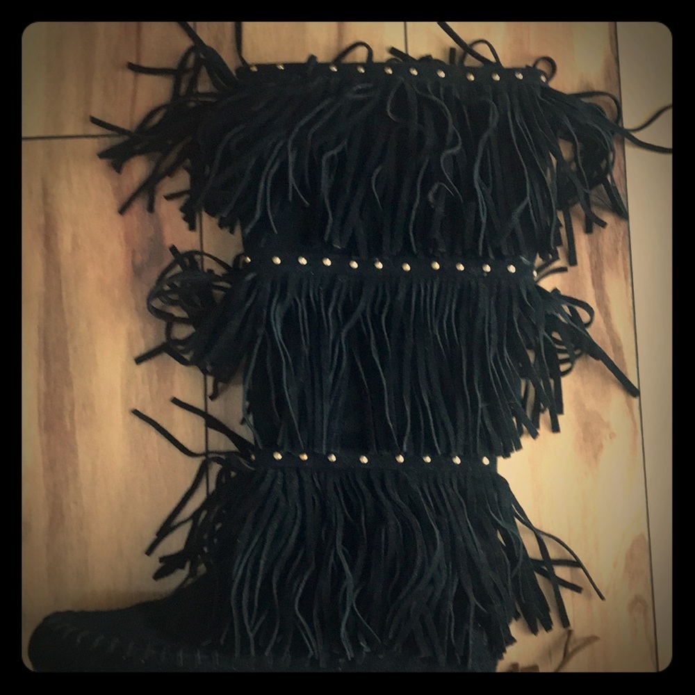 Fun fringe boot brand new!Faux suede!